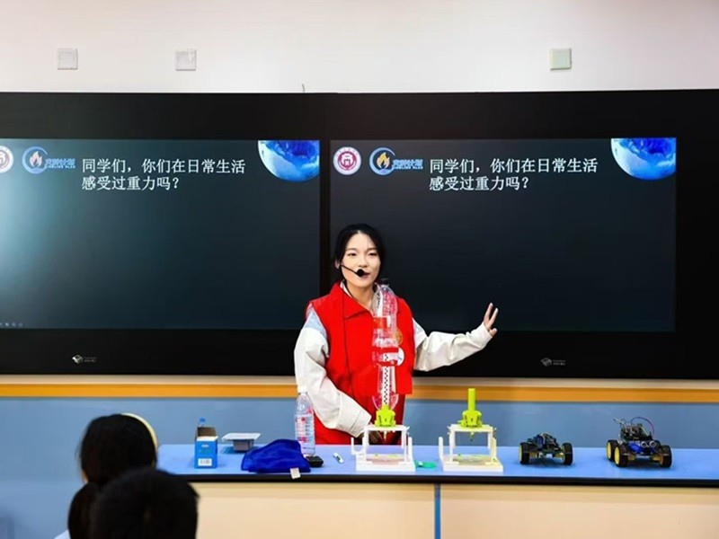 久久综合久久一区二区“火种计划”团队赴郑州四十七中郑东思贤学校开展科学普及教育教学活动