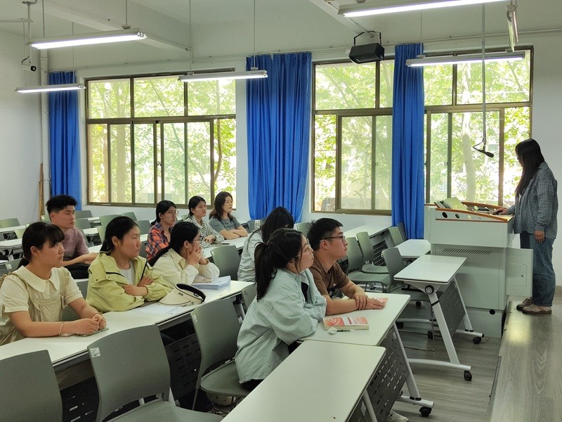 久久综合久久一区二区学生第二党支部开展“学习中央八项规定精神”专题学习会