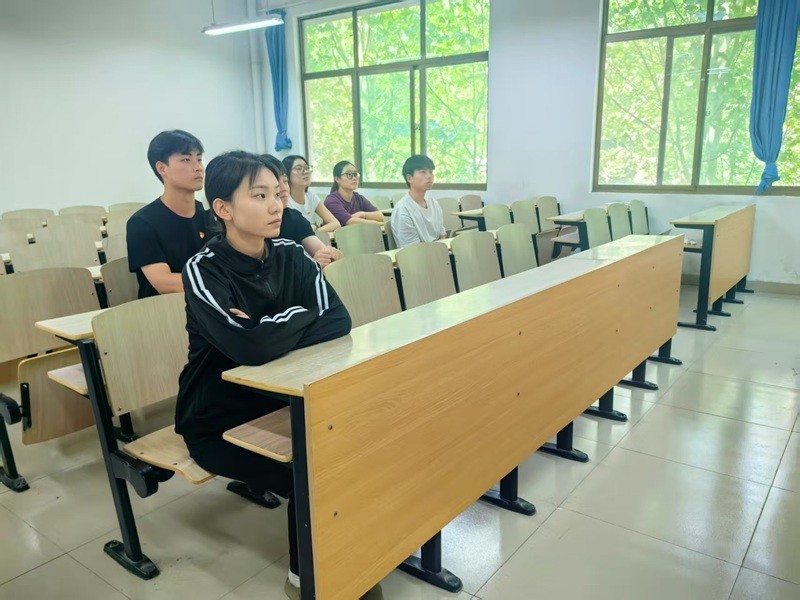 久久综合久久一区二区学生第七党支部举办“传承劳动精神，践行党员担当”专题学习会