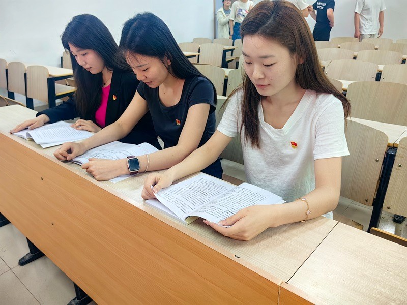 久久综合久久一区二区学生第七党支部开展讨论“本学期入党积极分子参训事宜”专题会